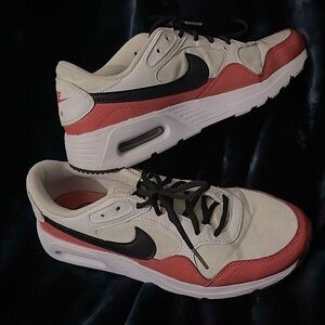 NIKE women’s air max sz 9.5